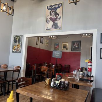 Main Kitchen Cafe - New American Near Me - Granada Hills, California Main Kitchen Cafe - New American Near Me - Granada Hills, California