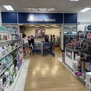 Marshalls - Fitting room - Department Stores Near Me - Roseville, California