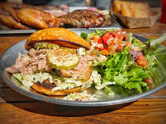 Slow Groovin BBQ by null