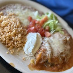 Hortencias At The Cliffhanger - Combo plate with the Chile relleno.
