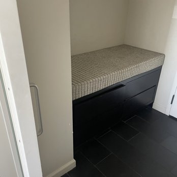 Hotel Renew - Nice storage and seating area - Hotels Near Me - Honolulu, Hawaii