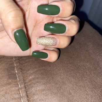 Kool Nail Designs and Spa - Emerald/Olive Green Coffin Shaped Nails w/Gold Glitter Accent Nail - Nail Salons Near Me - Pullman, Washington Kool Nail Designs and Spa - Emerald/Olive Green Coffin Shaped Nails w/Gold Glitter Accent Nail - Nail Salons Near Me - Pullman, Washington