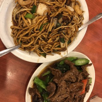 Restaurant Beijing - Shanghai Noodles & Beef with Chinese Broccoli - Chinese Near Me - Montreal, Quebec