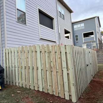 Henry Construction - Shadowbox - Fences & Gates Near Me Henry Construction - Shadowbox - Fences & Gates Near Me