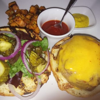 Bouquet Restaurant - Bouquet's Cheese Burger. - Bars Near Me - Covington, Kentucky Bouquet Restaurant - Bouquet's Cheese Burger. - Bars Near Me - Covington, Kentucky