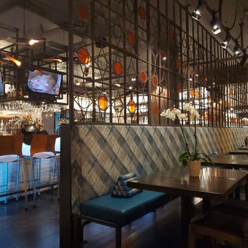 Baan Siam - Main dining area and bar - Thai Near Me - Washington, DC, District of Columbia