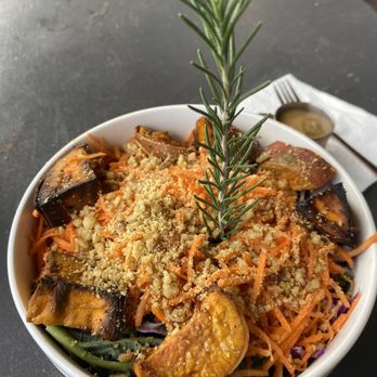 Aa Roots Maui - paul's harvest salad - Vegan Near Me - Lahaina, Hawaii Aa Roots Maui - paul's harvest salad - Vegan Near Me - Lahaina, Hawaii