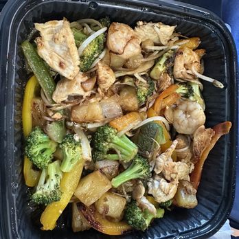 Anthonys Grill - Small platter chicken/shrimp and veggies - Soul Food Near Me - Santa Fe, New Mexico