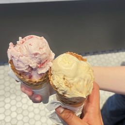 Strawberry Ice Cream & Dulce de Leche Ice Cream Strawberry Ice Cream & Dulce de Leche Ice Cream