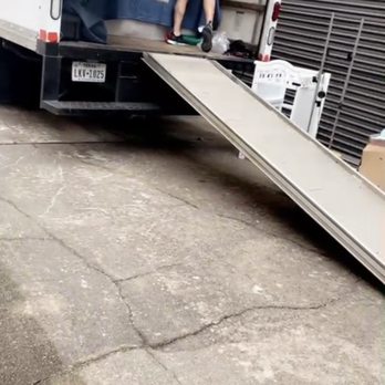 Swift Men Movers - Loading from storage - Movers Near Me Swift Men Movers - Loading from storage - Movers Near Me