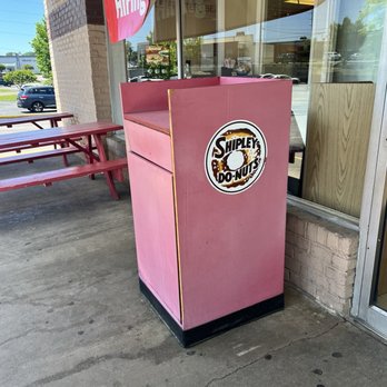 Shipley Do-Nuts - Trash bin - Donuts Near Me - Hoover, Alabama