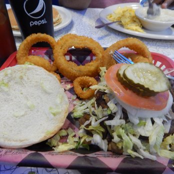 Mel's Diner - Marilyn Monroe Mushroom and Swiss Burger - Diners Near Me - Pigeon Forge, Tennessee