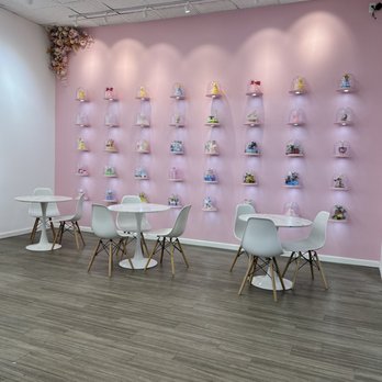 statham's cake museum - Inside - Custom Cakes Near Me - Colonie, New York statham's cake museum - Inside - Custom Cakes Near Me - Colonie, New York