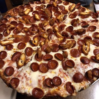 Bisonte Pizza - Large Pepperoni Pizza with extra Pepperonis + Buffalo Chicken. - Pizza Near Me - Charlotte, North Carolina