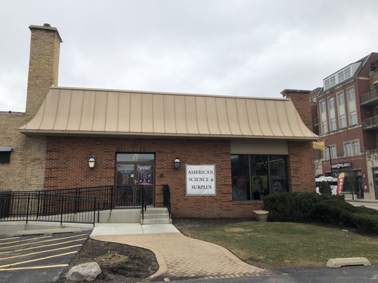 American Science & Surplus by null