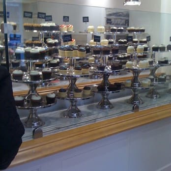 Georgetown Cupcake - So pretty - Bakeries Near Me - Bethesda, Maryland