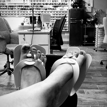 Karma Nails Lounge - Nail Salons Near Me - Merrimack, New Hampshire