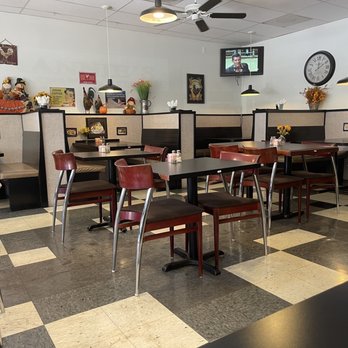 Frannie's Restaurant - Interior - Breakfast & Brunch Near Me - Royal Palm Beach, Florida Frannie's Restaurant - Interior - Breakfast & Brunch Near Me - Royal Palm Beach, Florida