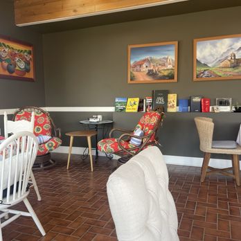 Joney Cafe - Custom Cakes Near Me - Brookfield, Wisconsin