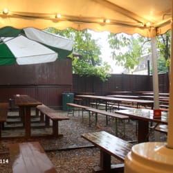 Wülfeler Biergarten - Wülfeler Biergarten, Hannover - Zelte, mit Heizstrahlern -