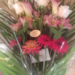 The New Leaf Florist - Beautifully made right before my eyes :)