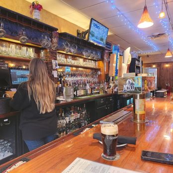 Black Rock Tavern & Restaurant - New American Near Me - Thomaston, Connecticut