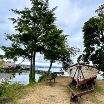 Pier 39 - Nice park and seating areas near the entrance to the pier - Venues & Event Spaces Near Me - Astoria, Oregon