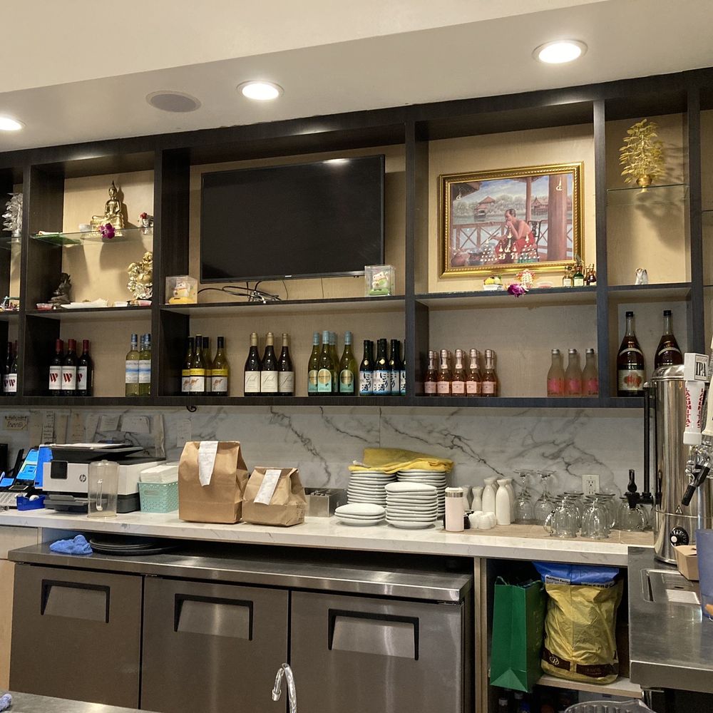 Anantra Thai Restaurant - Front bar area, serve beer and wine as well - Thai Near Me - Canoga Park, California Anantra Thai Restaurant - Front bar area, serve beer and wine as well - Thai Near Me - Canoga Park, California