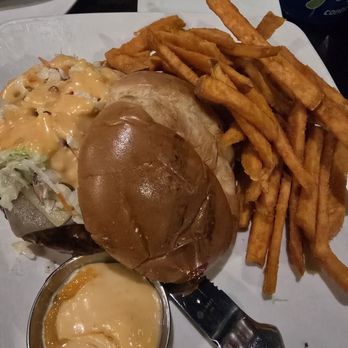 Sedona Taphouse - New American Near Me - Troy, Michigan
