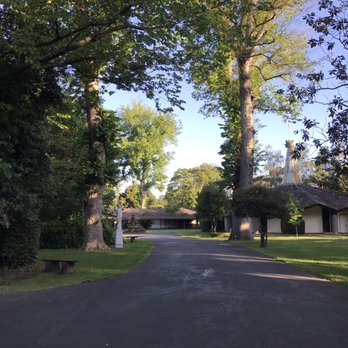 Vallombrosa Center - Driveway entrance - Churches Near Me - Menlo Park, California Vallombrosa Center - Driveway entrance - Churches Near Me - Menlo Park, California