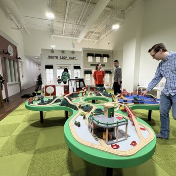 Play Street Museum - South Loop - Train/car table - Children's Museums Near Me - Chicago, Illinois