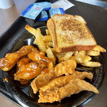 Zaxbys - Fast Food Near Me - Suffolk, Virginia