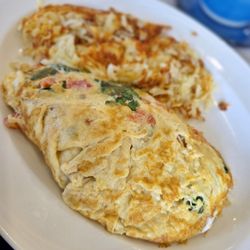 Park Place Cafe - Egg white omelet (with goat cheese, basil, spinach, and pine nuts) with hash browns
