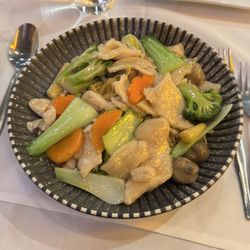 Fortune Village Chinese Restaurant - Chicken Chow Mein