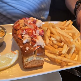 Row 34 - Lobster Roll - Seafood Near Me - Boston, Massachusetts