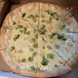 White pizza with broccoli White pizza with broccoli