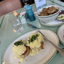 Eggs Benedict. Ham