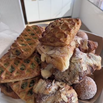 Tous Les Jours - Bakeries Near Me - Troy, Michigan