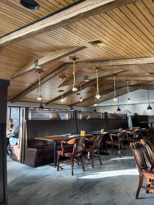The Wayfarer Restaurant & Lounge by null