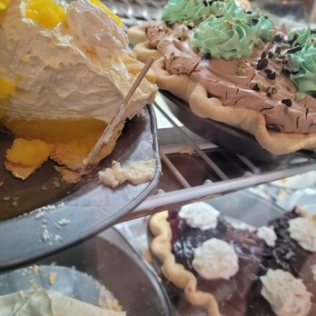Pine Country Restaurant - Breakfast & Brunch Near Me - Williams, Arizona
