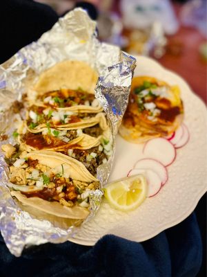 Leo's Tacos Truck by null