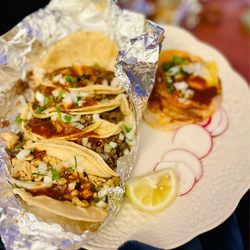 Leo's Tacos Truck - Cabeza Carnitas, Pollo Tripa, Al Pastor Tacos