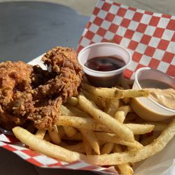 Drewski's Hot Rod Kitchen - Chicken Tenders & fries