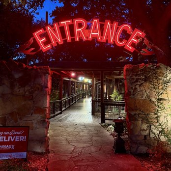 Pappadeaux Seafood Kitchen - entrance from the back parking - Seafood Near Me - Arlington, Texas