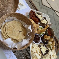 El Patio - PLATO OAXAQUEÑO (2pers)