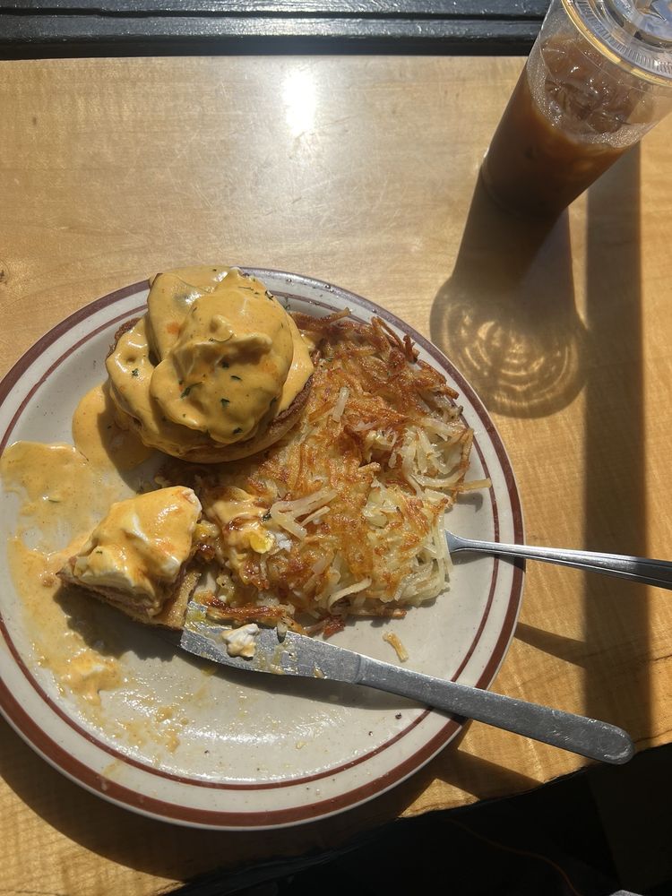 Island Rise Cafe and Donuts Image