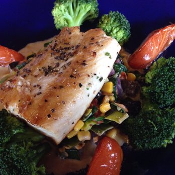 Aqui Cal-Mex - Salmon salad that was just OK - Mexican Near Me - Campbell, California