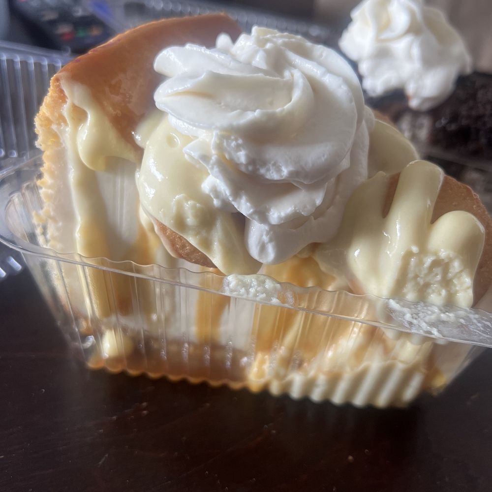 Mak & Cheesecakes - Banana Puddin Cheesecake - Desserts Near Me - Greenville, South Carolina