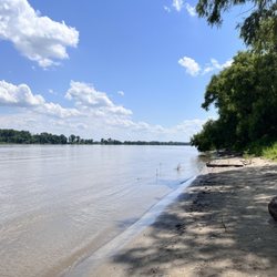 Columbia Bottom Conservation Area - Mississippi River - about a 3 minute walk on a path.