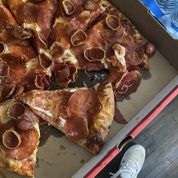 Hideaway Pizza - Pizza toppings fell off this limp greasy pizza - Pizza Near Me - Oklahoma City, Oklahoma